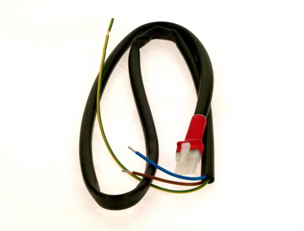 Kabel mit isolierter Ummantelung und rotem Stecker, das für Bosch-Geräte verwendet wird. Enthält mehrere Drähte in verschiedenen Farben für die elektrische Verbindung.